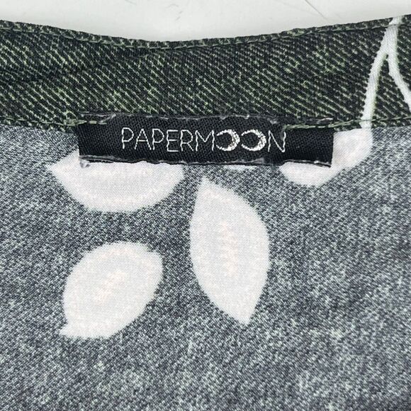 Papermoon Blouse 3X Gray Green Tones Floral White Rose Print Split Neck Top - Picture 8 of 9